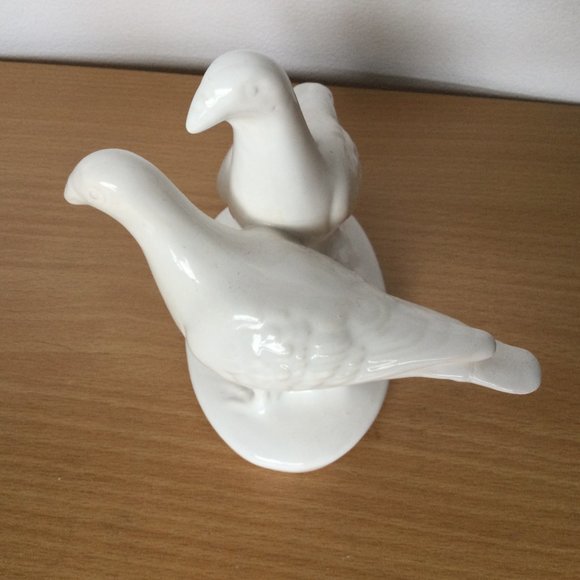 Vintage Ceramic two standing love birds figurines white studio ware box29 - Picture 2 of 5